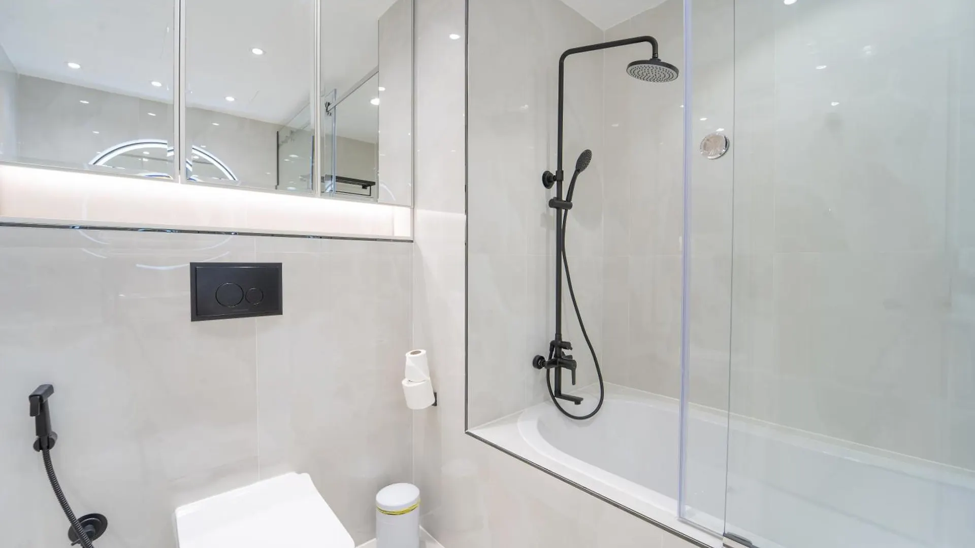 Jbr Amwaj 4 , Upgraded Sea And Ain Dubai Views, 2M Walk To Beach By Gardenia Suitse Appartamento